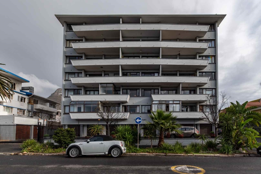 To Let 3 Bedroom Property for Rent in Sea Point Western Cape